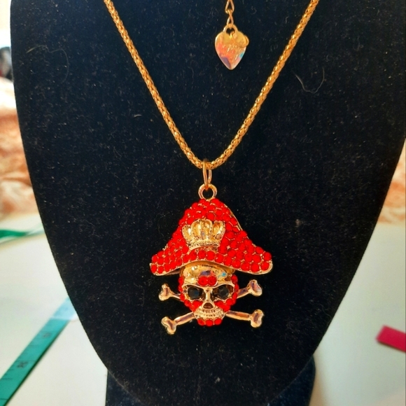 New Betsey Johnson Gold and Red Pirate Pendant Necklace - Picture 1 of 11